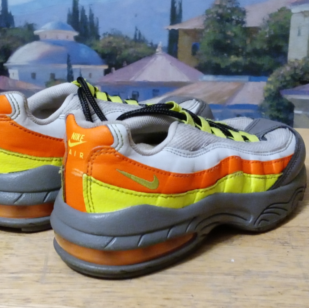 Nike Air Max 95 Kids Size 11C Dark Grey, Light Grey,Neon Green&Orange.Like🆕🚴 - Picture 3 of 15